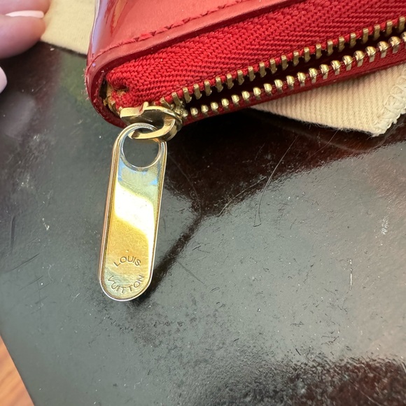 Authentic Louis Vuitton Zippy wallet- red vernis - Picture 15 of 16